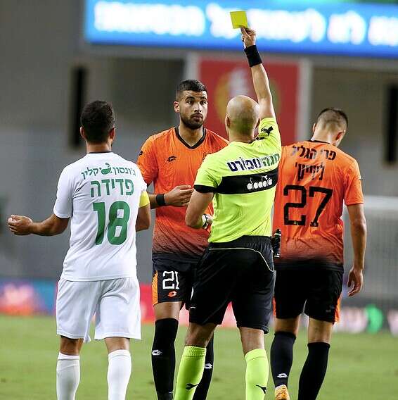 סגס מקבל צהוב // צילום: אלן שיבר